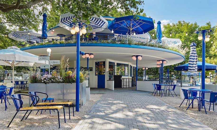 La Proeflokaal 't Blauwe Theehuis, vuota, bianca e blu, nel Vondelpark