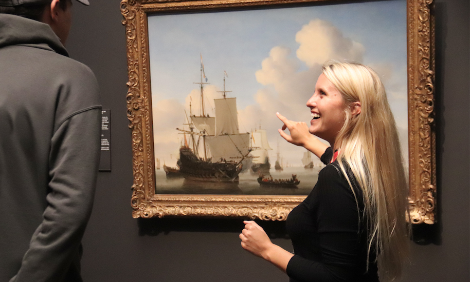 La guida turistica di Amsterdamliebe indica un'opera d'arte del Rijksmuseum di Amsterdam